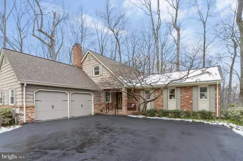 6001 Denton Ct, Springfield, VA 22152