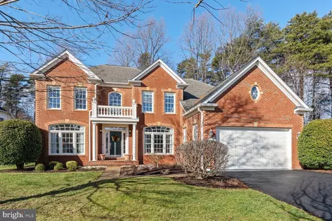 4922 Berkshire Woods Dr, Fairfax, VA 22030