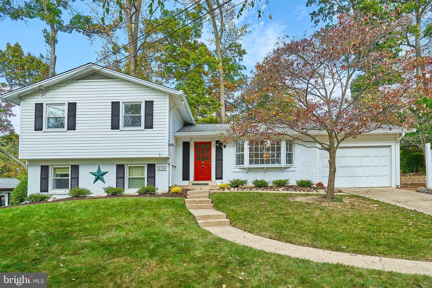 8120 Old Oaks Dr, Springfield, VA 22152 photo 1