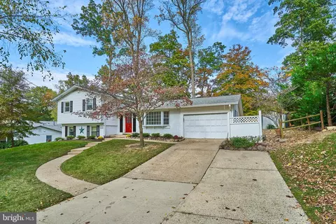 8120 Old Oaks Dr, Springfield, VA 22152 photo 2