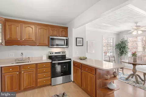 8120 Old Oaks Dr, Springfield, VA 22152 photo 18