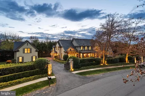 8301 Woodlea Mill Rd, Mclean, VA 22102