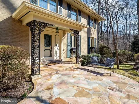 Exterior - 4078 Rosamora Ct, Mclean, VA 22101 photo 8 of 10
