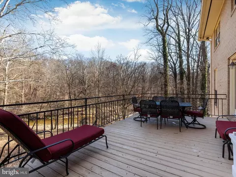 Exterior - 4078 Rosamora Ct, Mclean, VA 22101 photo 4 of 10