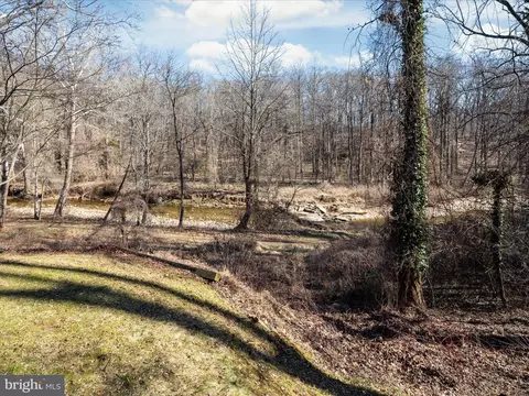 View/Area - 4078 Rosamora Ct, Mclean, VA 22101 photo 2 of 3