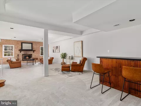 Living - 4078 Rosamora Ct, Mclean, VA 22101 photo 9 of 11