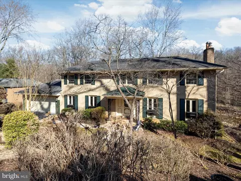 Exterior - 4078 Rosamora Ct, Mclean, VA 22101 photo 5 of 10