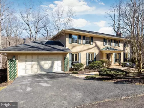 Exterior - 4078 Rosamora Ct, Mclean, VA 22101 photo 9 of 10