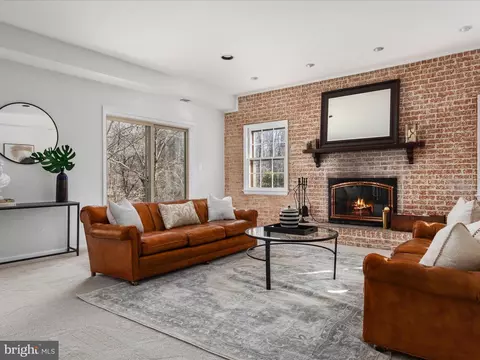 Living - 4078 Rosamora Ct, Mclean, VA 22101 photo 10 of 11