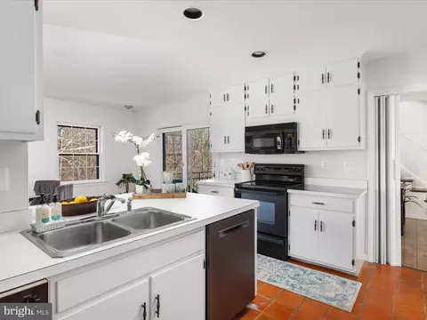 Kitchen - 4078 Rosamora Ct, Mclean, VA 22101 photo 1 of 3