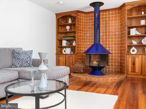 Living - 4078 Rosamora Ct, Mclean, VA 22101 photo 6 of 11