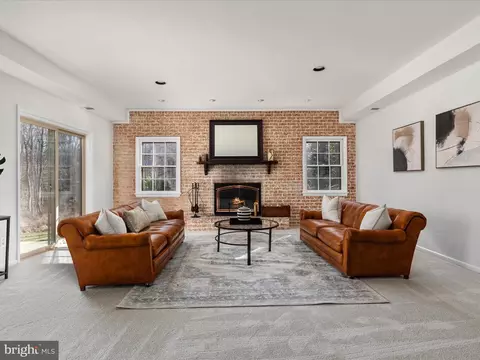 Living - 4078 Rosamora Ct, Mclean, VA 22101 photo 11 of 11