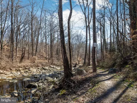 View/Area - 4078 Rosamora Ct, Mclean, VA 22101 photo 3 of 3