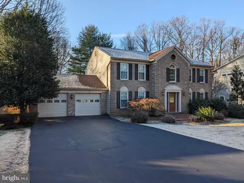 4881 Oakcrest Dr, Fairfax, VA 22030
