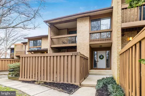 2033 Lakewinds Dr, Reston, VA 20191
