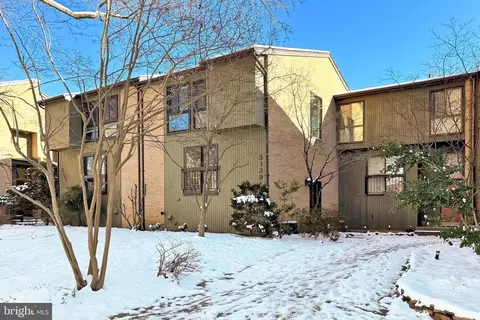 3139 Eakin Park Ct, Fairfax, VA 22031