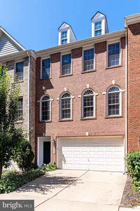 9402 Hucks Bridge Cir, Lorton, VA 22079