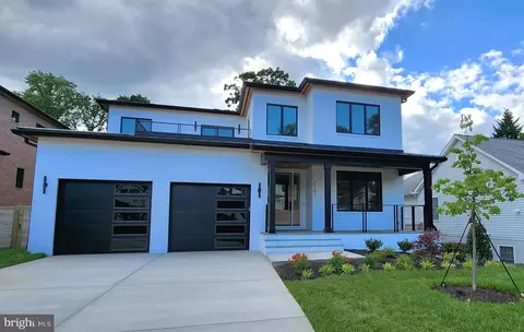 2142 Hilltop Pl, Falls Church, VA 22043