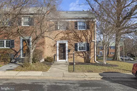 6057 Hardwick Pl, Falls Church, VA 22041