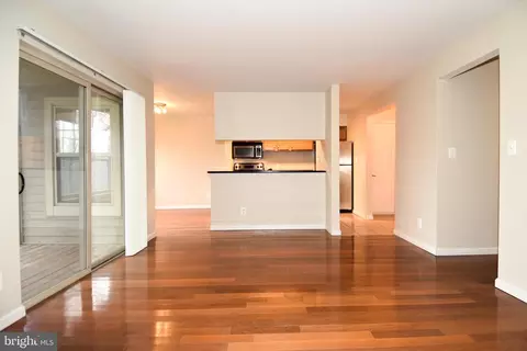Living - 1782 Jonathan Way #1782E, Reston, VA 20190 photo 5 of 7