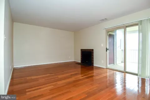 Living - 1782 Jonathan Way #1782E, Reston, VA 20190 photo 2 of 7