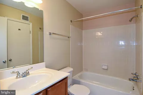 Bath - 1782 Jonathan Way #1782E, Reston, VA 20190 photo 2 of 5