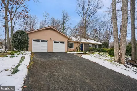 2404 Myrtle Ln, Reston, VA 20191