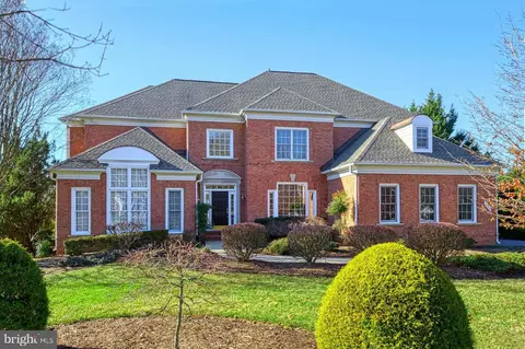 2786 Marshall Lake Dr, Oakton, VA 22124