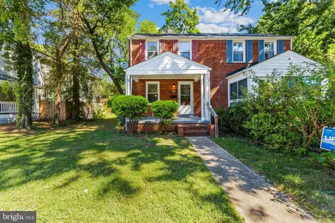 5929 Edgehill Dr, Alexandria, VA 22303