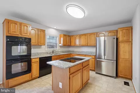 13141 Ashnut Ln, Herndon, VA 20171 photo 3