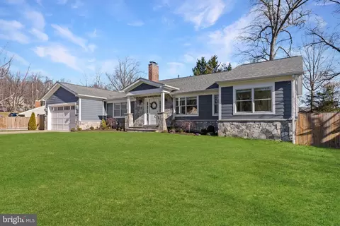 3031 Manor Rd, Falls Church, VA 22042