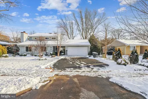 2405 Wittington Blvd, Alexandria, VA 22308