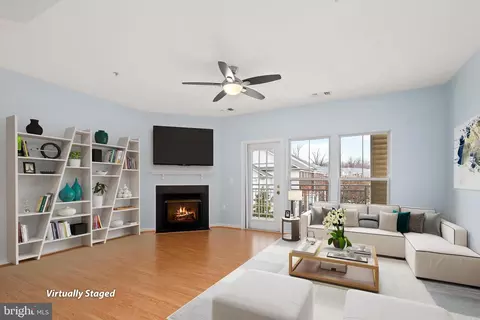2921 Deer Hollow Way #211, Fairfax, VA 22031