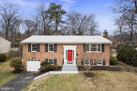 3104 Battersea Ln, Alexandria, VA 22309