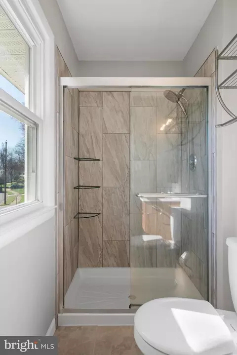 Bath - 6006 Rivanna Dr, Springfield, VA 22150 photo 2 of 5