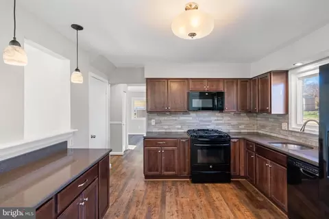 Kitchen - 6006 Rivanna Dr, Springfield, VA 22150 photo 2 of 4