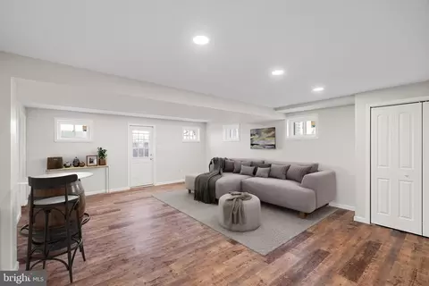 Living - 6006 Rivanna Dr, Springfield, VA 22150 photo 3 of 7