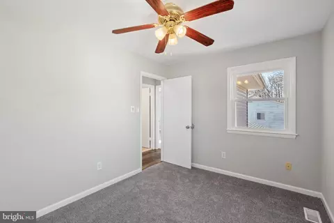 Bedroom - 6006 Rivanna Dr, Springfield, VA 22150 photo 10 of 12