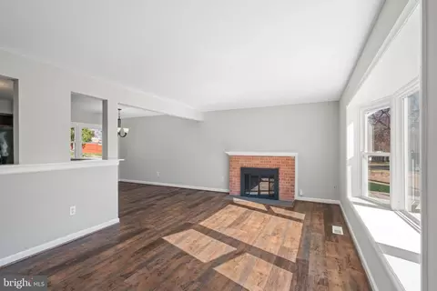 Living - 6006 Rivanna Dr, Springfield, VA 22150 photo 6 of 7