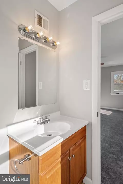 Bath - 6006 Rivanna Dr, Springfield, VA 22150 photo 3 of 5
