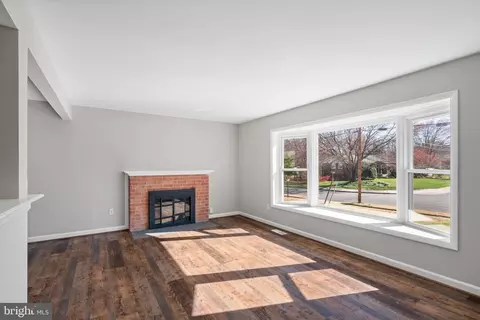 Living - 6006 Rivanna Dr, Springfield, VA 22150 photo 5 of 7