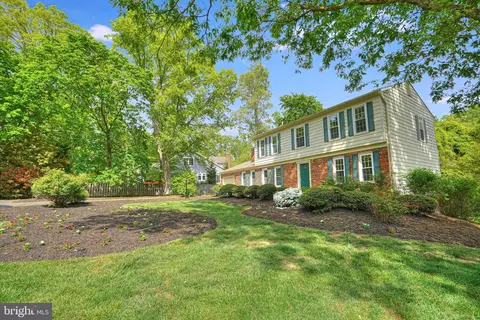 9013 Admiral Vernon Ter, Alexandria, VA 22309