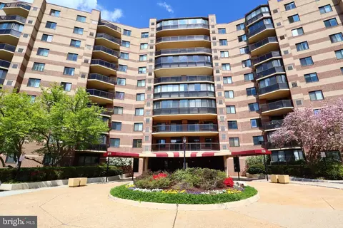 8350 Greensboro Dr #718/720, Mclean, VA 22102