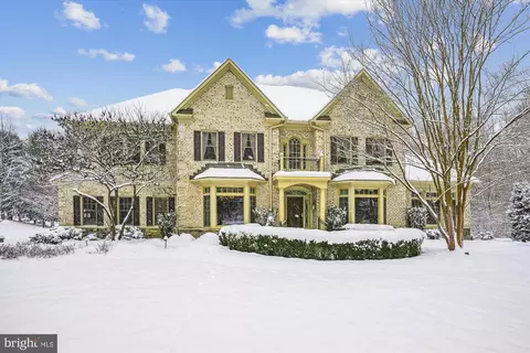 2756 Marshall Lake Dr, Oakton, VA 22124