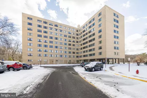 6631 Wakefield Dr #513B, Alexandria, VA 22307