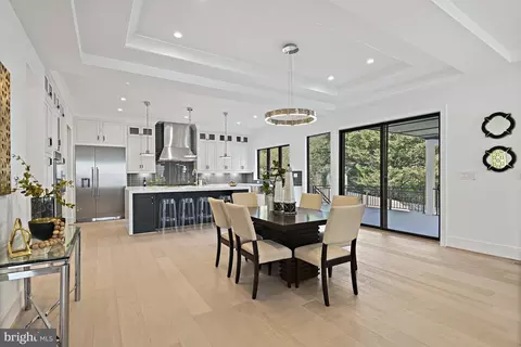 Dining - 1434 Colleen Ln, Mclean, VA 22101 photo 4 of 5