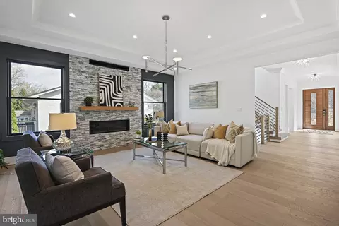 Living - 1434 Colleen Ln, Mclean, VA 22101 photo 1 of 5