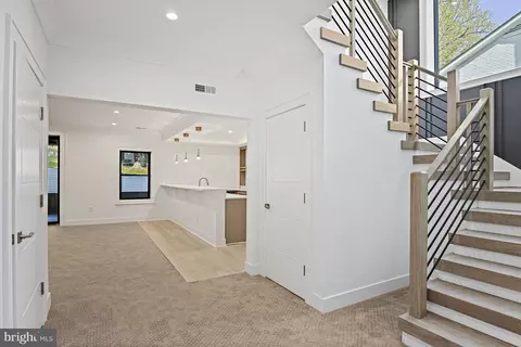 Entry Way - 1434 Colleen Ln, Mclean, VA 22101 photo 3 of 3