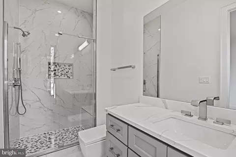 Bath - 1434 Colleen Ln, Mclean, VA 22101 photo 7 of 8