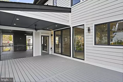 Exterior - 1434 Colleen Ln, Mclean, VA 22101 photo 5 of 9